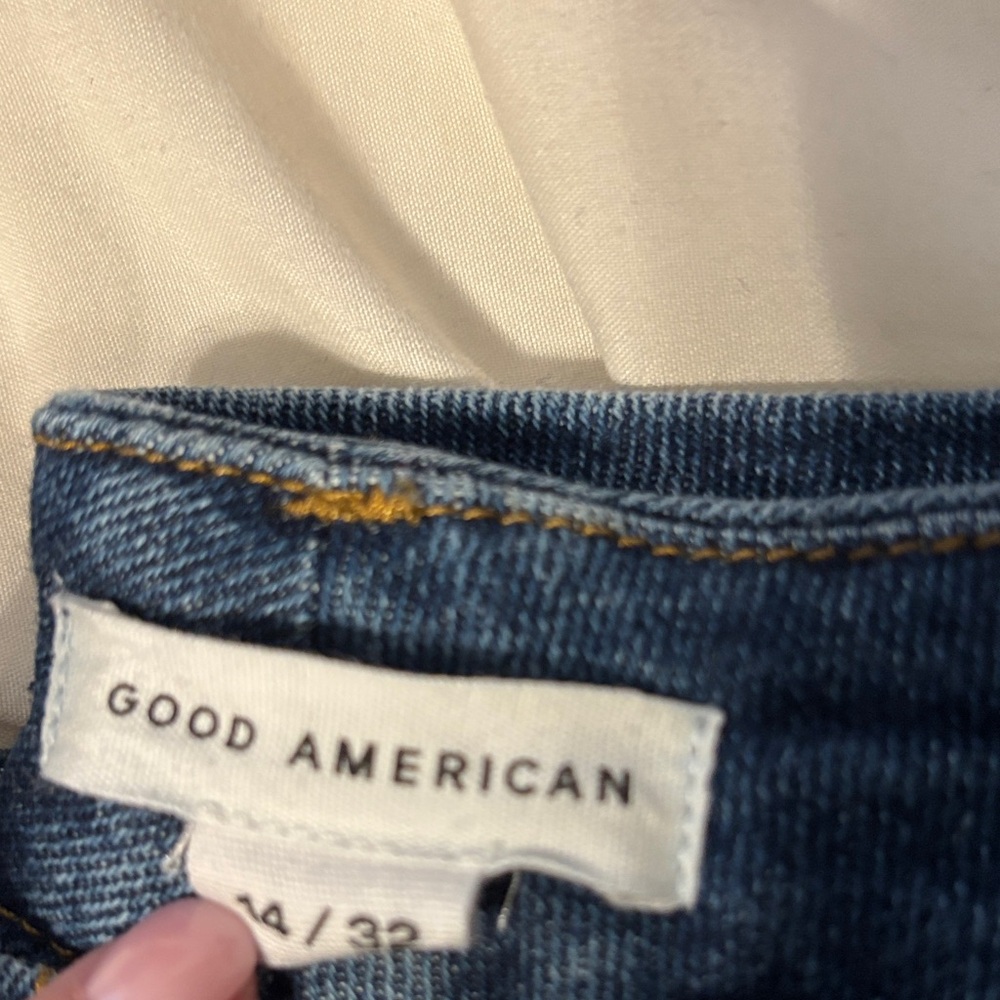Good American Good Waist Palazzo Cropped Jeans in Indigo424 - Picture 2 of 2